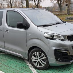 Wykonujemy przewóz osób luksusowym samochodem elektrycznym (max. 6 pasażerów) na terenie Polski i UE