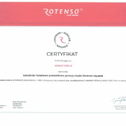 Skan certyfikatu firmy z Sanoka potwierdzającego ukończenie szkolenia handlowo-produktowego z zakresu pomp ciepła Rotenso Aquami, z widocznym logo Rotenso i podpisem Piotra Pogorzałka.