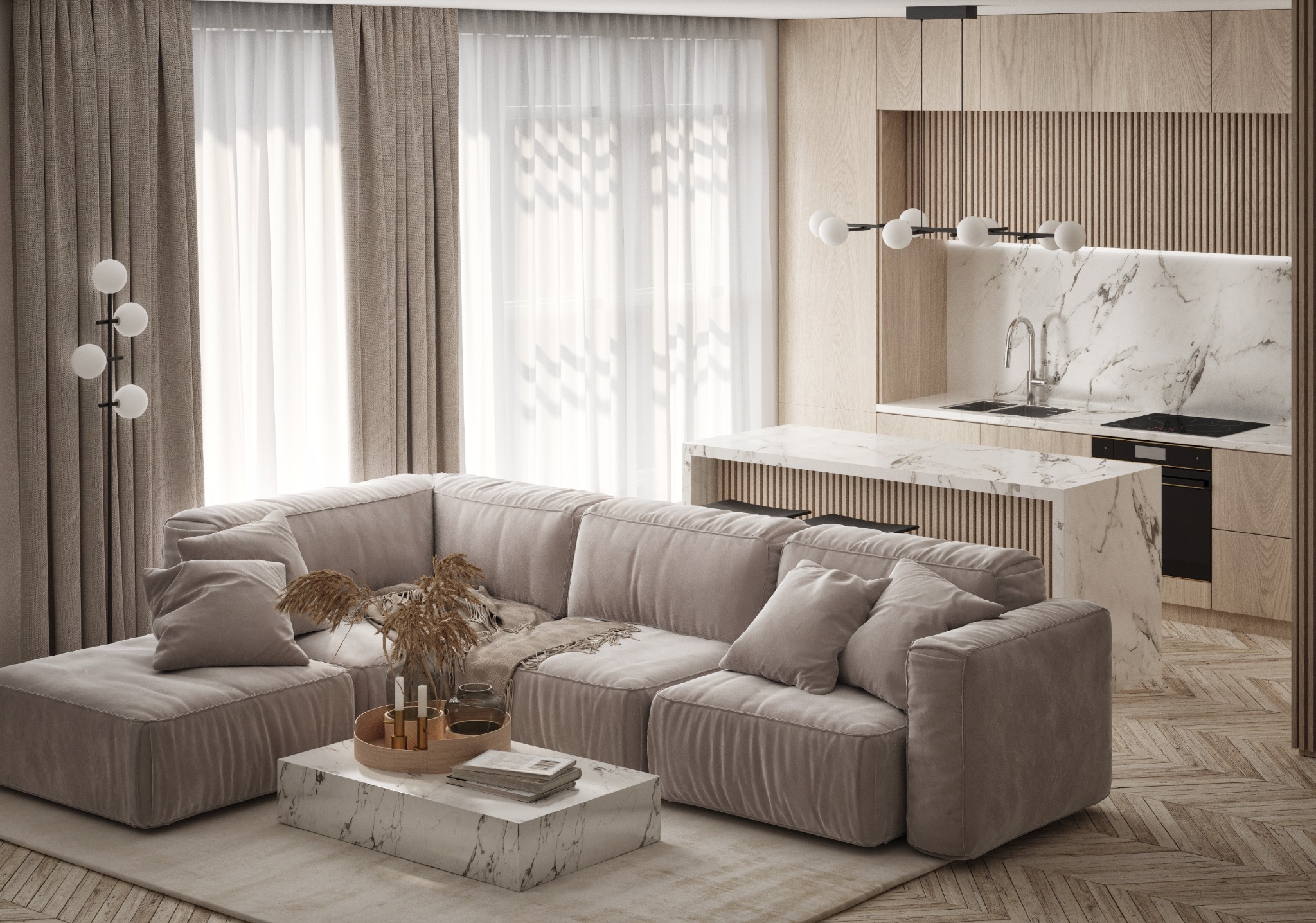 Beżowy, modułowy narożnik w nowoczesnym salonie z marmurowym stolikiem kawowym i kuchnią w tle. Stonowana kolorystyka, drewniane wykończenia i zasłony.