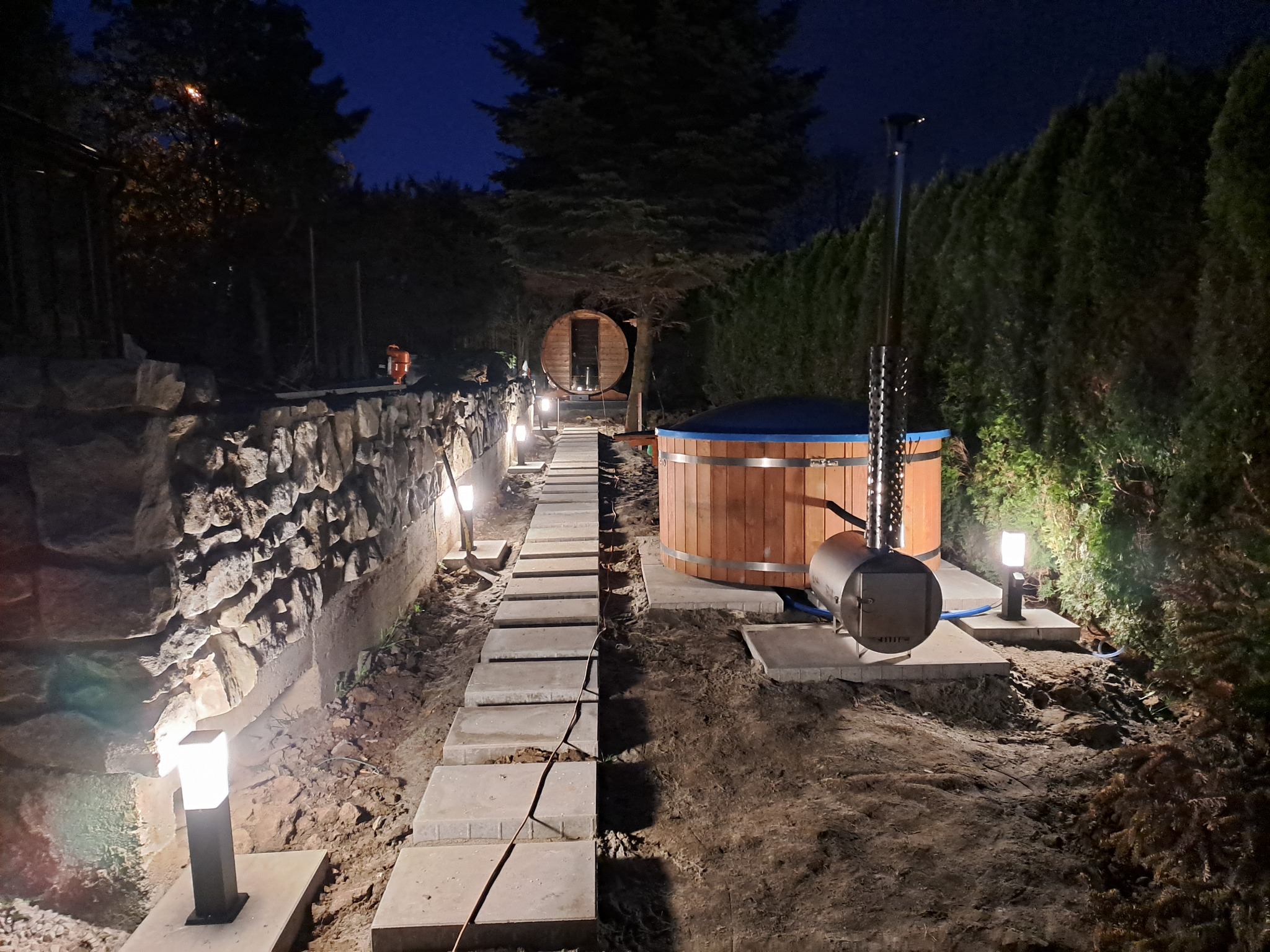 Instalacja oświetlenia ogrodowego