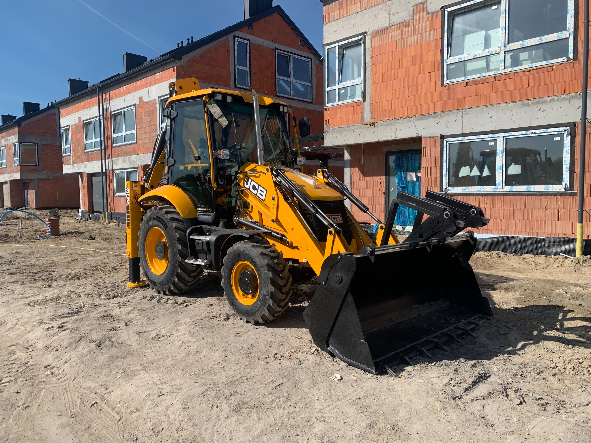 RENTIRO Usługi koparko-ładowarką