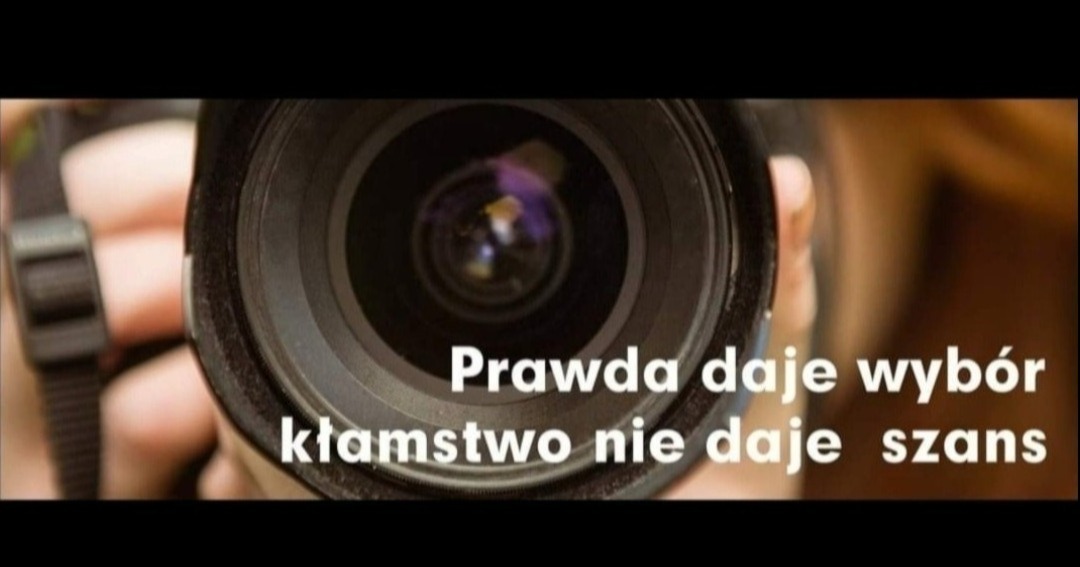 Obiektyw aparatu z napisem 'Prawda daje wybór, kłamstwo nie daje szans'. Zdjęcie może być związane z usługami detektywistycznymi w Kutnie.