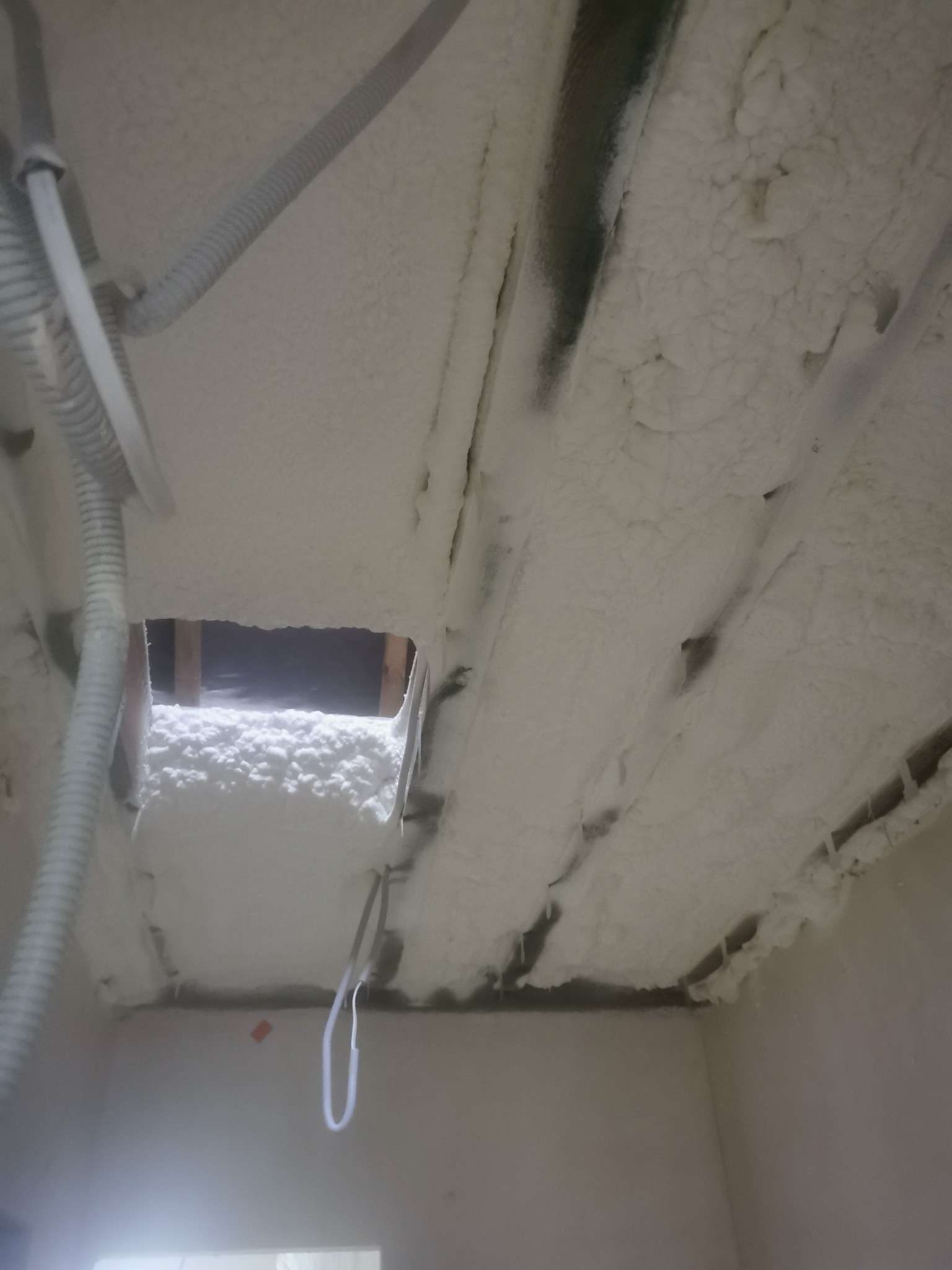 Izolacja natryskowa pianką PUR w Warszawie i okolicach