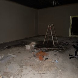 IDB HOUSE - Murarz Wołomin