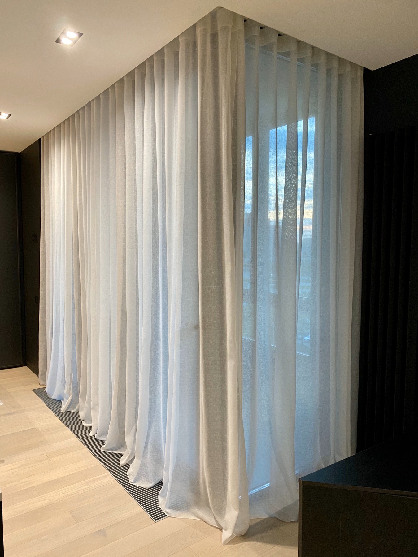 Tak, to jest balkon, ale elegancko ukryty