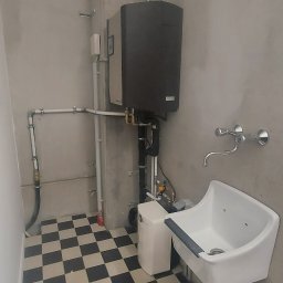 instalcja wod-kan z dołączonymi urządzeniami sanitarnymi w tym pompą Grundfos do pozyskiwania wody deszczowej 