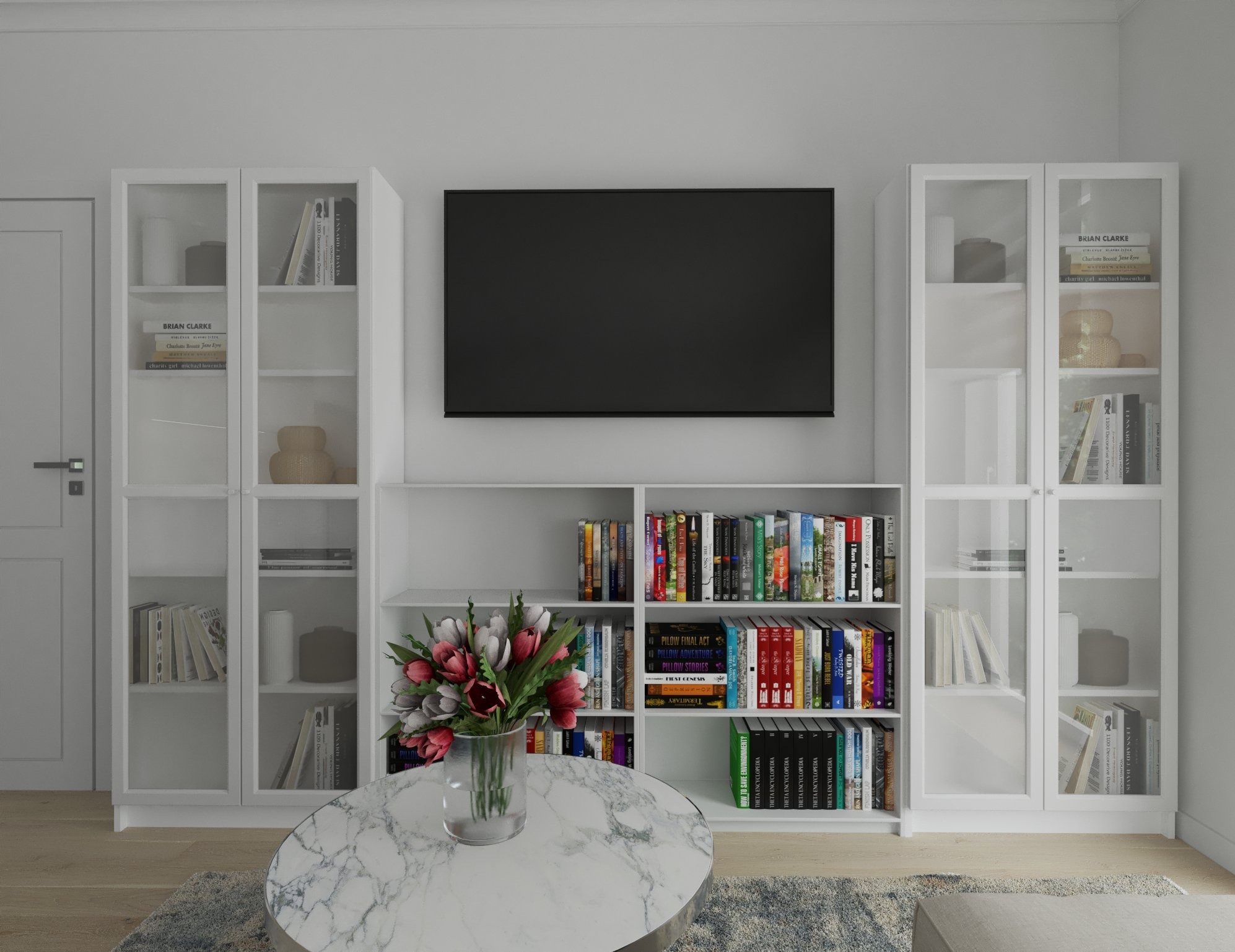 Salon z białymi regałami na książki, telewizorem na ścianie i marmurowym stolikiem kawowym z bukietem tulipanów w szklanym wazonie.