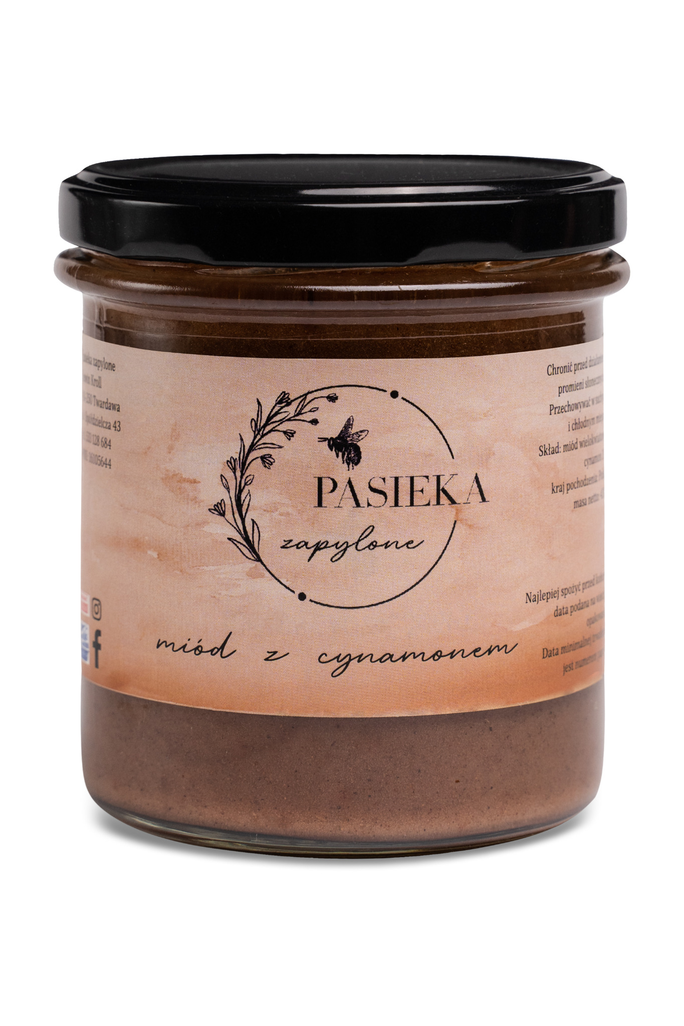 Słoik z miodem z cynamonem, etykieta z napisem 'Pasieka zapylone' i rysunkiem pszczoły, czarna zakrętka, widoczna brązowa zawartość.