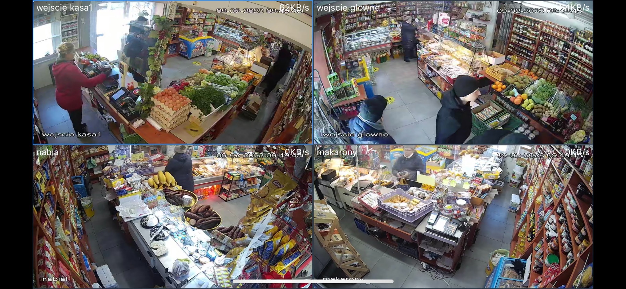 Wielokamerowy widok z monitoringu w sklepie spożywczym, prezentujący różne strefy: kasę z klientem, wejście główne z osobą, dział nabiałowy i regał z makaronami. Na każdym widoku widoczny datownik.