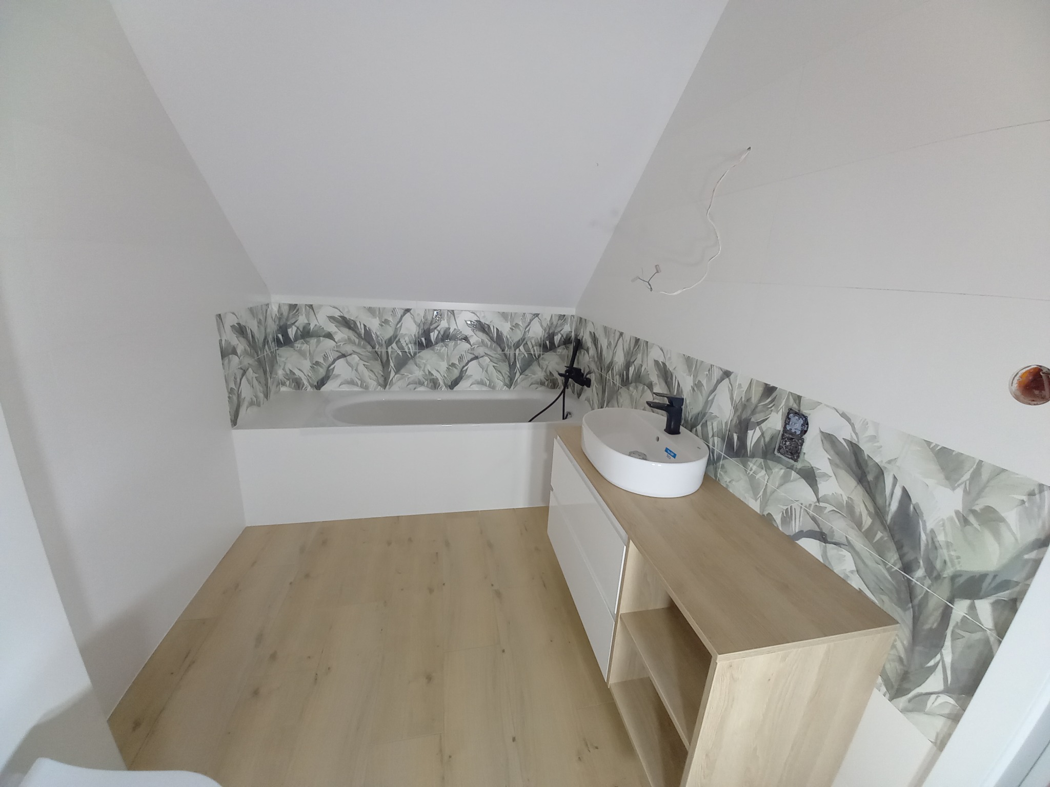 Wykonanie całej łazienki, hydroizolacja, układanie płytek,, montaż armatury