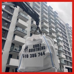 Firma Gruz BROTHERS zajmuję się wywozem gruzu oraz odpadów pozostałych po remoncie. 
Wywóz oferujemy w małych workach polipropylenowych do 50kg oraz w workach typu Big Bag do 1500kg.
Zapraszamy na stronę internetową www.gruzbrothers.pl.   510-386-744