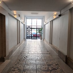 wnętrze kamienicy ul. Złota 7 Warszawa, centrum Warszawy, Warszawa Śródmieście