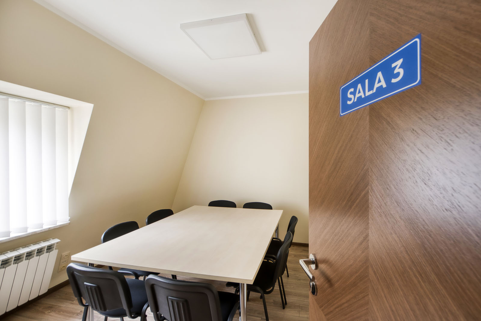 Sala nr 3 w wirtualnym biurze VSL-System, Warszawa, ul. Złota 7 lok. 28. Sala na posiedzenia zarządów spółek zarejestrowanych w wirtualnym biurze.