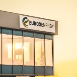 Dlaczego Euros Energy?
W Euros Energy nie używamy słowa „niemożliwe”. Wiemy, że dzięki naszym technologiom, efektywności działania oraz inteligentnym rozwiązaniom, dostarczamy alternatywne źródło ogrzewania i energii w nowej niespotykanej na rynku jakości