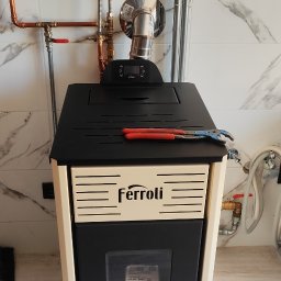 Montaż termo kominka na pellet ferroli 