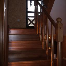 Wykonanie i montaż drzwi drewnianych, schodów, balustrad