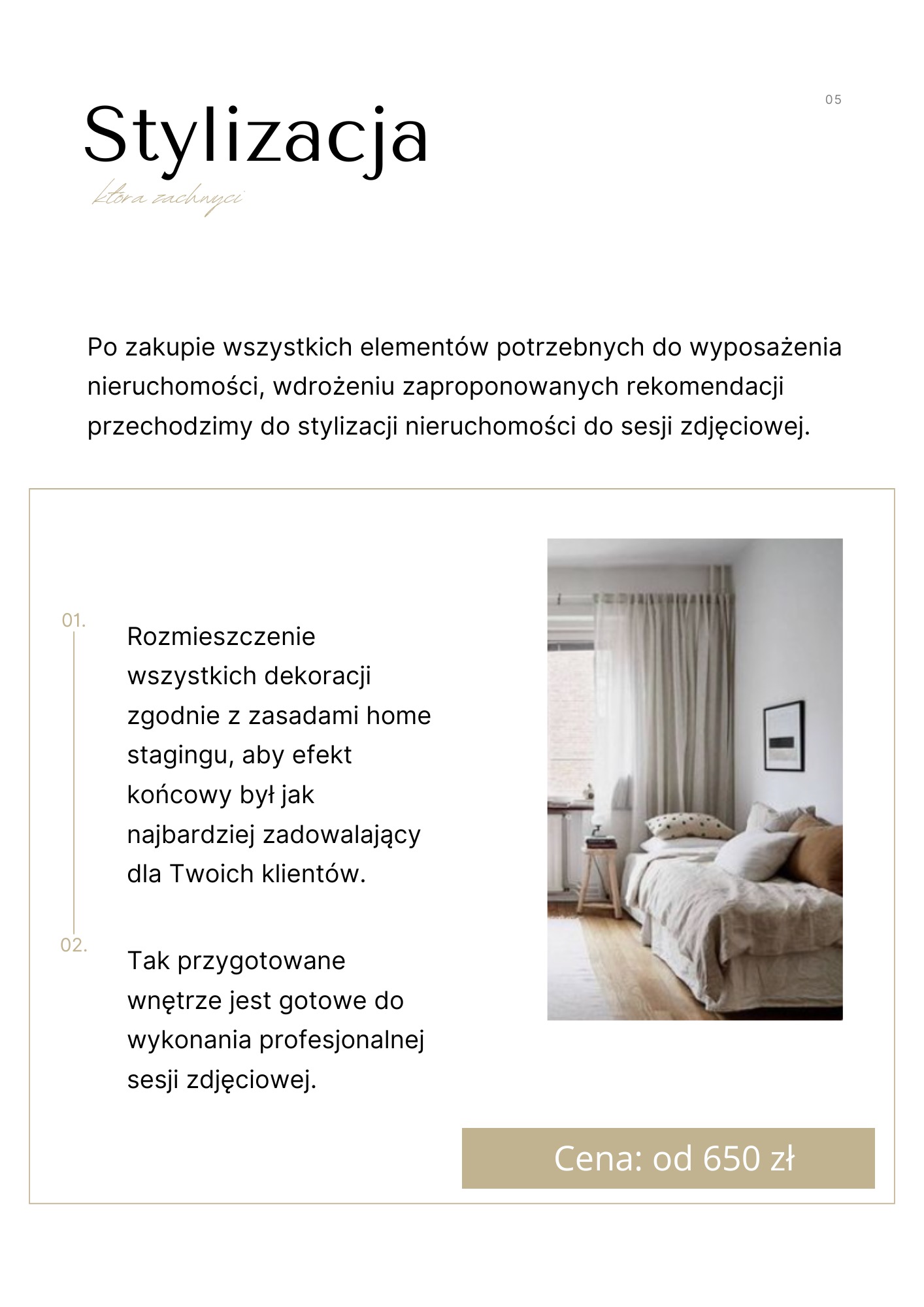 Jasne, minimalistyczne wnętrze sypialni z łóżkiem, stolikiem nocnym i zasłonami, przygotowane do profesjonalnej sesji zdjęciowej.