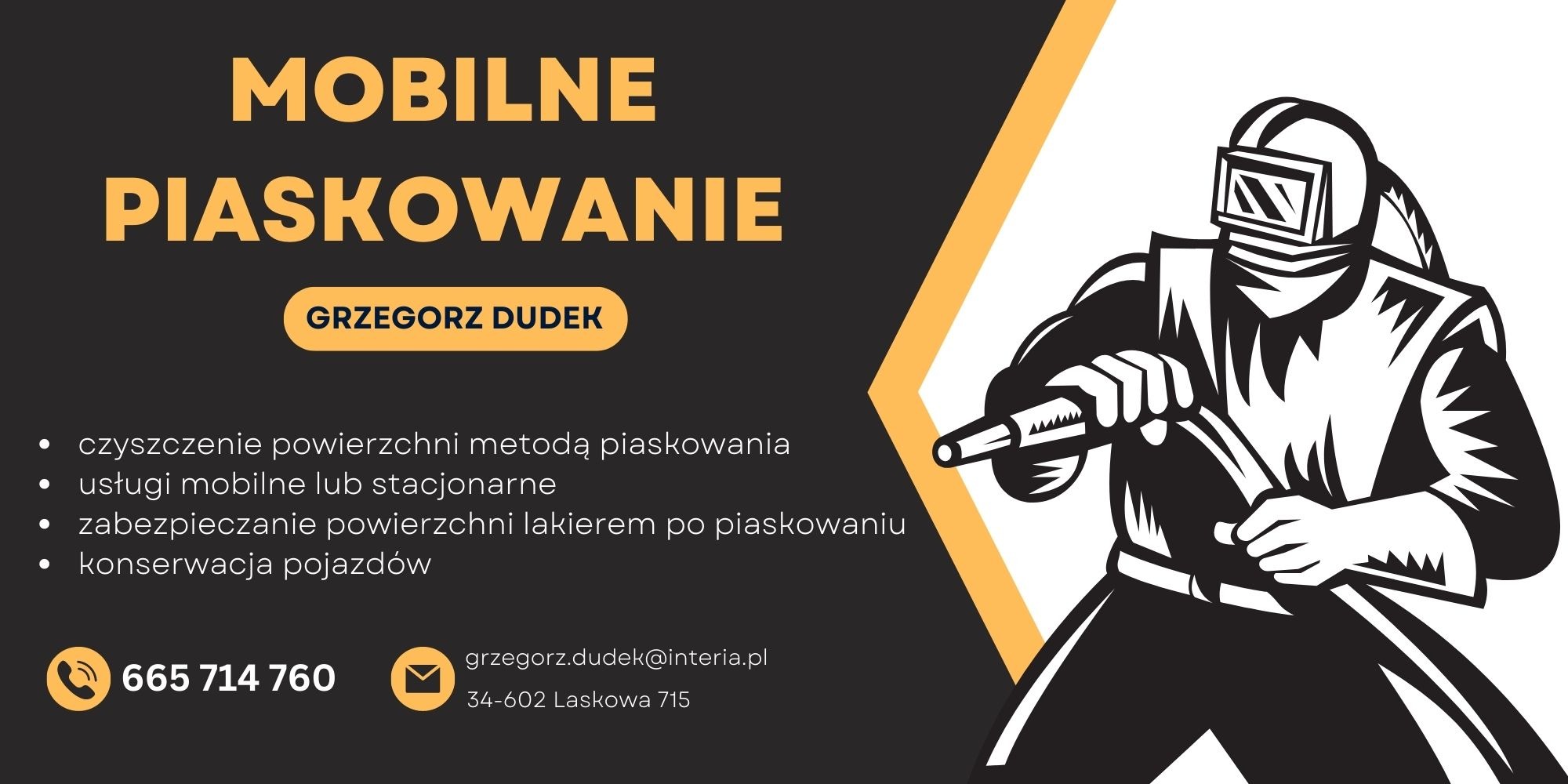 Grafika reklamowa firmy oferującej mobilne usługi czyszczenia powierzchni metodą śrutowania, z ilustracją osoby w kombinezonie ochronnym i hełmie trzymającej dyszę piaskarki, wraz z danymi...