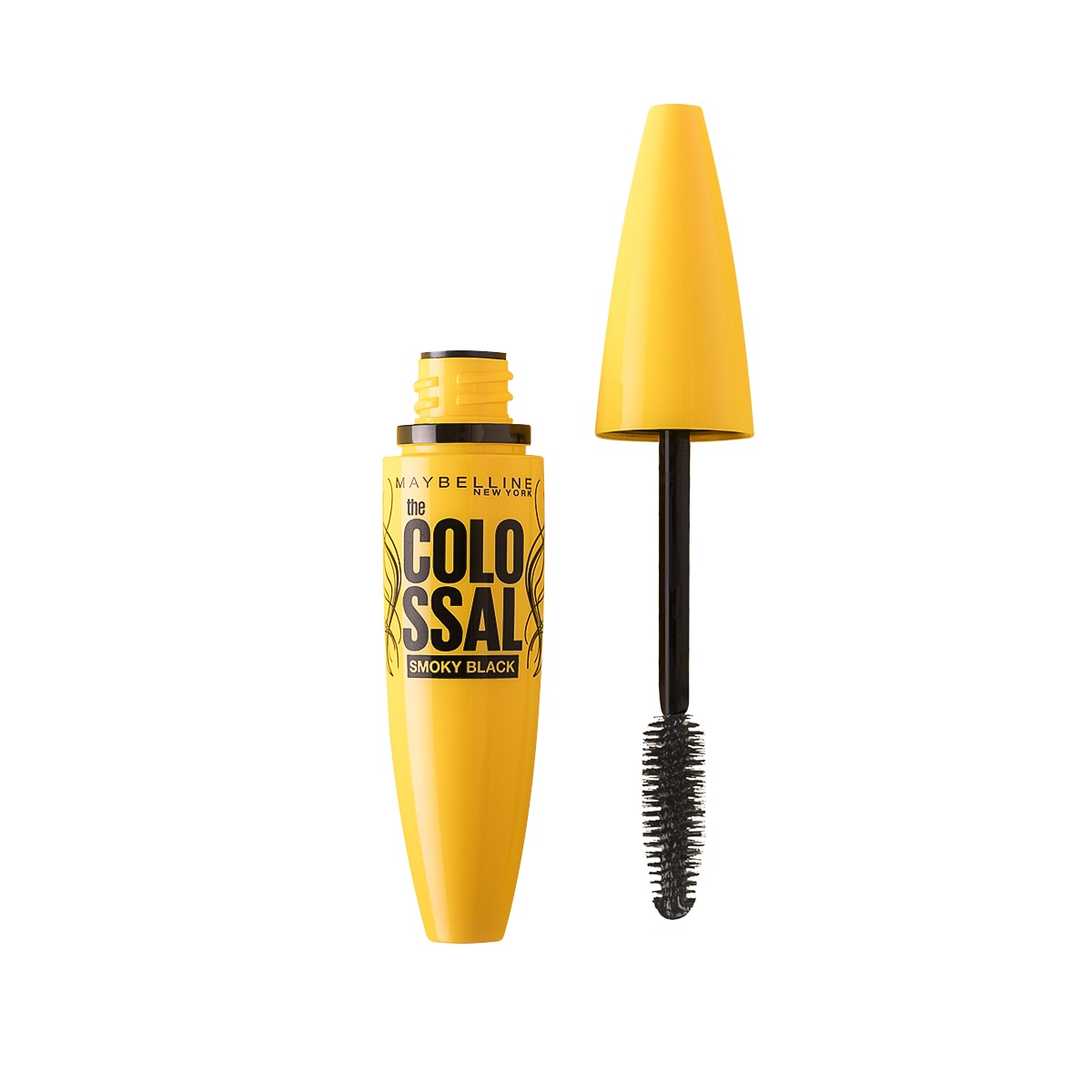 Żółta maskara Maybelline Colossal Smoky Black, otwarta obok szczoteczki na białym tle.