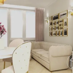 Wizualizacja jasnego mieszkania w stylu glamour z okrągłym stołem, pudrowo-różowymi krzesłami, kremową sofą, białą witryną i galerią czarno-białych zdjęć w złotych ramkach na ścianie.