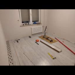 Remontowo - Układanie paneli