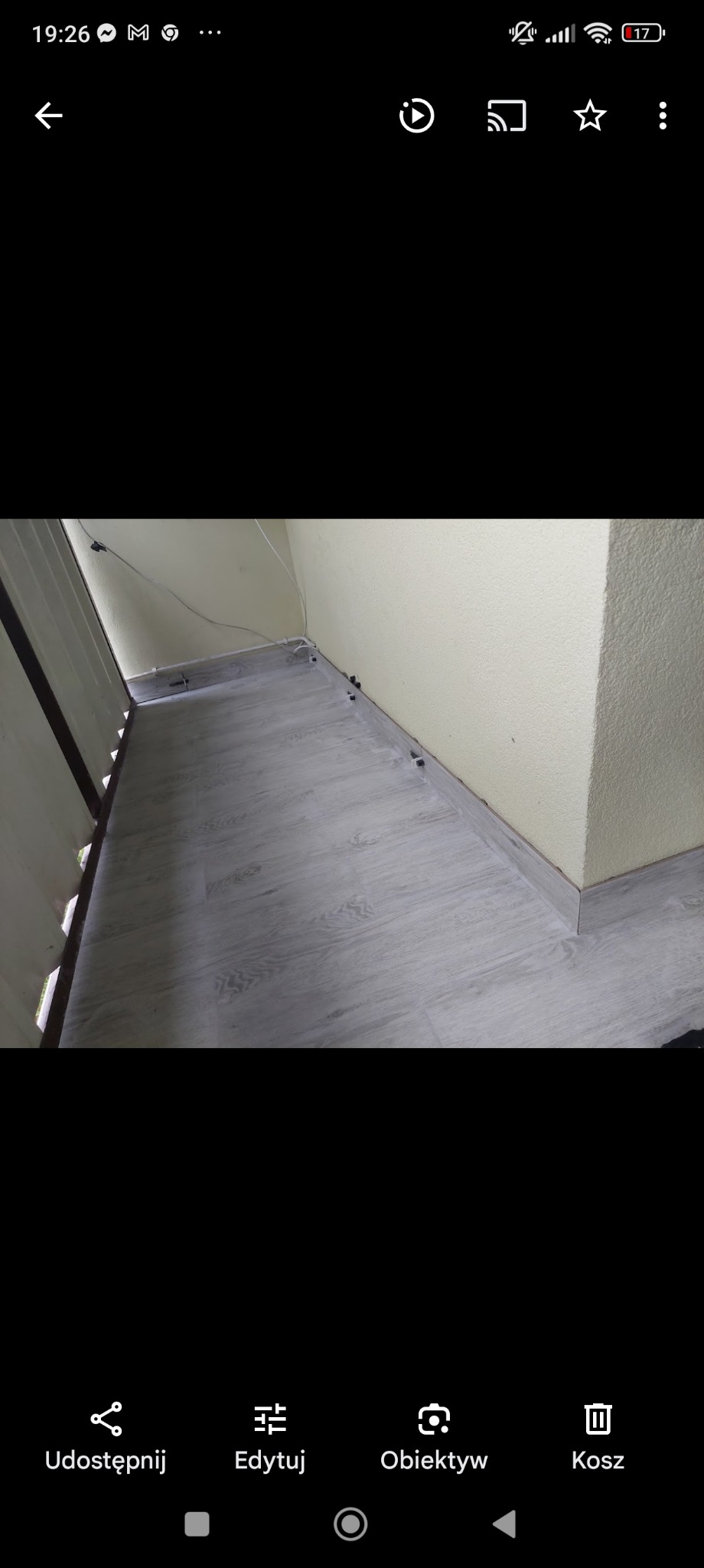 Płytki wewnątrz i zewnątrz:)