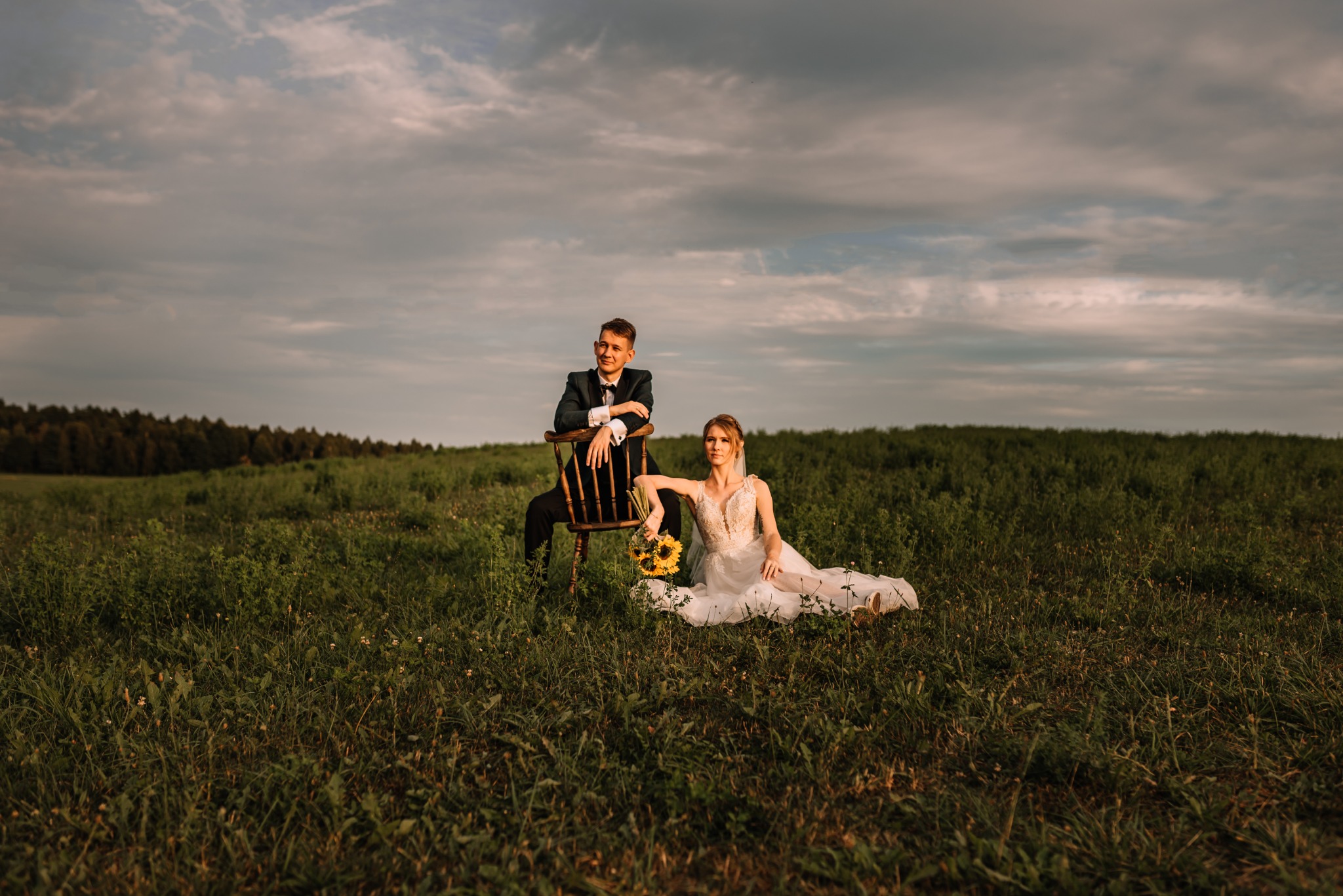 Sesja ślubna na polu