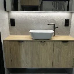 Meble łazienkowe z wodoodpornej płyty