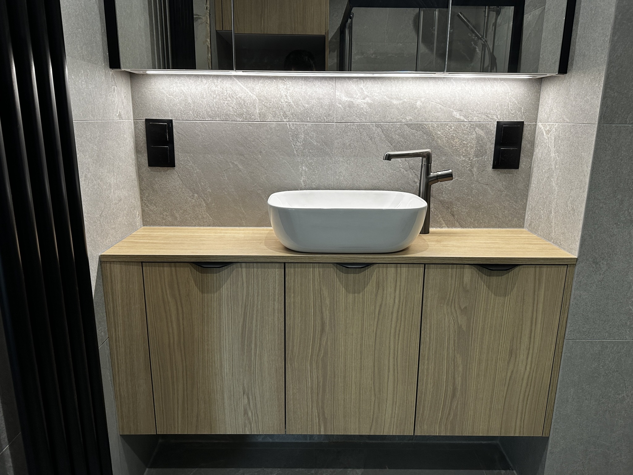 Meble łazienkowe z wodoodpornej płyty