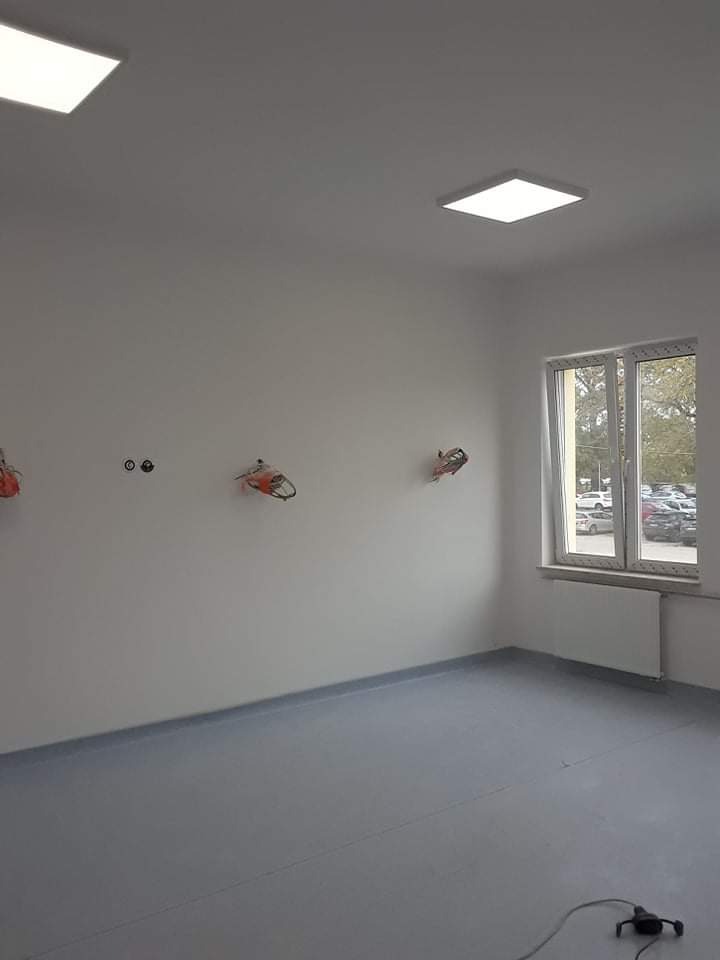 Szpital około 6000 m szpachlowanie malowanie akryl