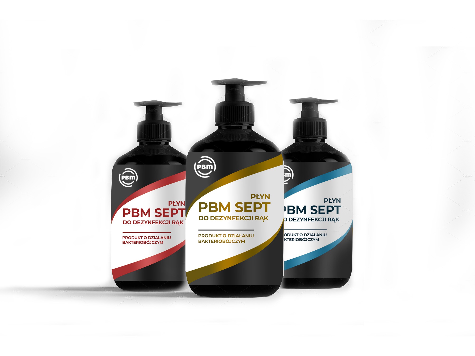 Trzy czarne butelki z pompką, każda z inną kolorową etykietą (czerwona, złota, niebieska) prezentujące płyn do dezynfekcji rąk PBM Sept, ustawione na białym tle.