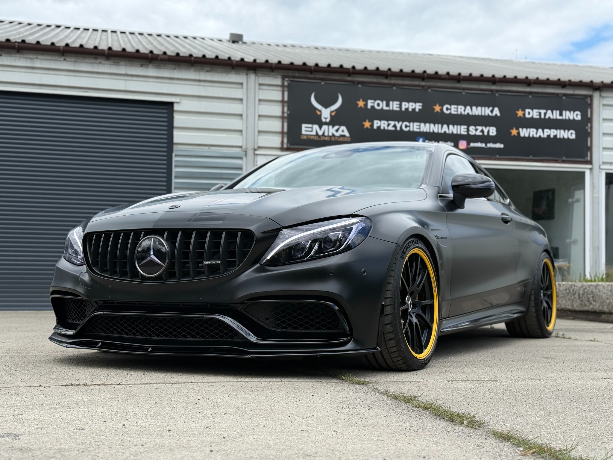 Zmiana koloru auta EMKA detailing studio