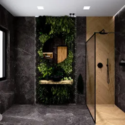 Nowoczesna łazienka z czarnymi marmurowymi ścianami, prysznicem typu walk-in z drewnianą ścianą w jodełkę i umywalką otoczoną zielenią, z okrągłym lustrem.