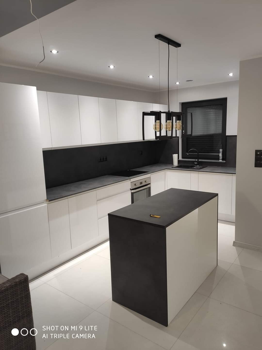 Kafelkowanie, montaż mebli, docinanie blatów pod wymiar