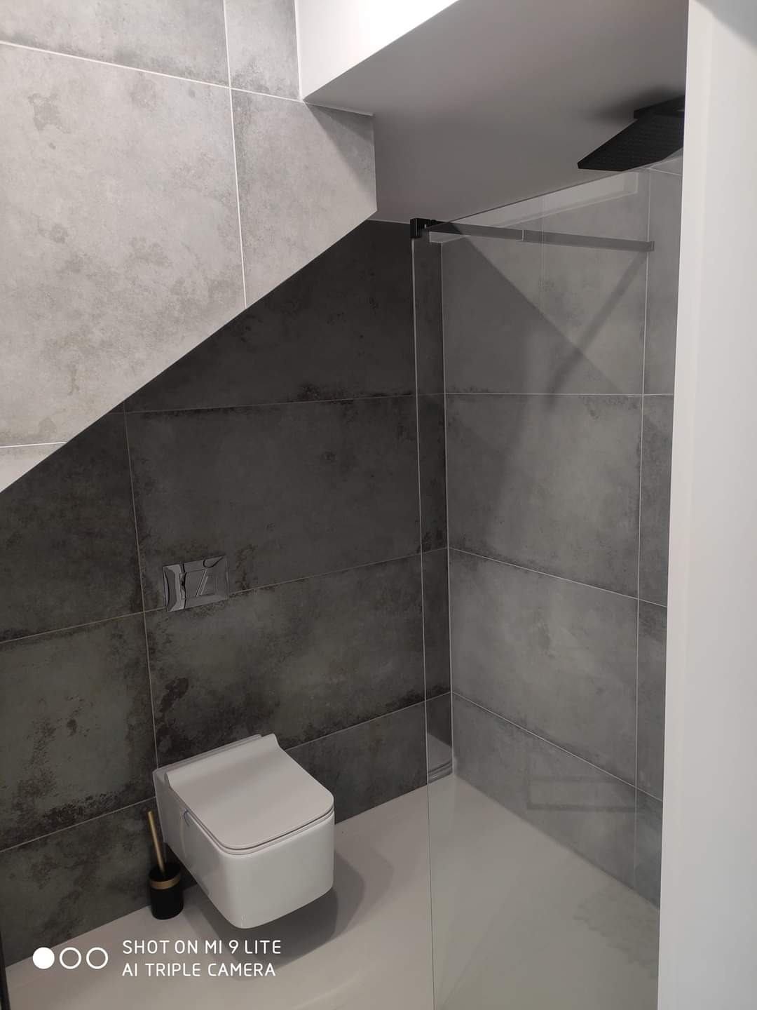 Kafelkowanie wedle projektu klienta, biały montaż