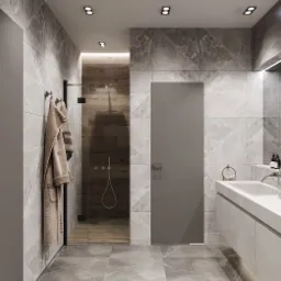 Nowoczesna łazienka z marmurowymi płytkami, kabiną prysznicową typu walk-in z drewnianym akcentem, podwieszaną szafką z umywalkami, ręcznikami na wieszaku i minimalistycznym oświetleniem.