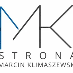 Logo firmy MK STRONA Marcin Klimaszewski. Litera M z niebieskim pionowym elementem, litera K w kolorze czarnym. Pod literami napis STRONA oraz imię i nazwisko Marcin Klimaszewski.