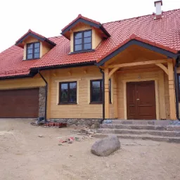 Dom z bala klejonego o grubości 24 cm