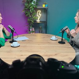 Montaż wideo z wydarzeń – tworzymy dynamiczne klipy, materiały zza kulis, raporty z imprez, prezentacje, teledyski, filmy weselne i korporacyjne.