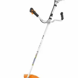 Nowa kosa spalinowa Stihl FS 460 z podwójnym uchwytem, widoczna na białym tle. Prezentacja produktu.