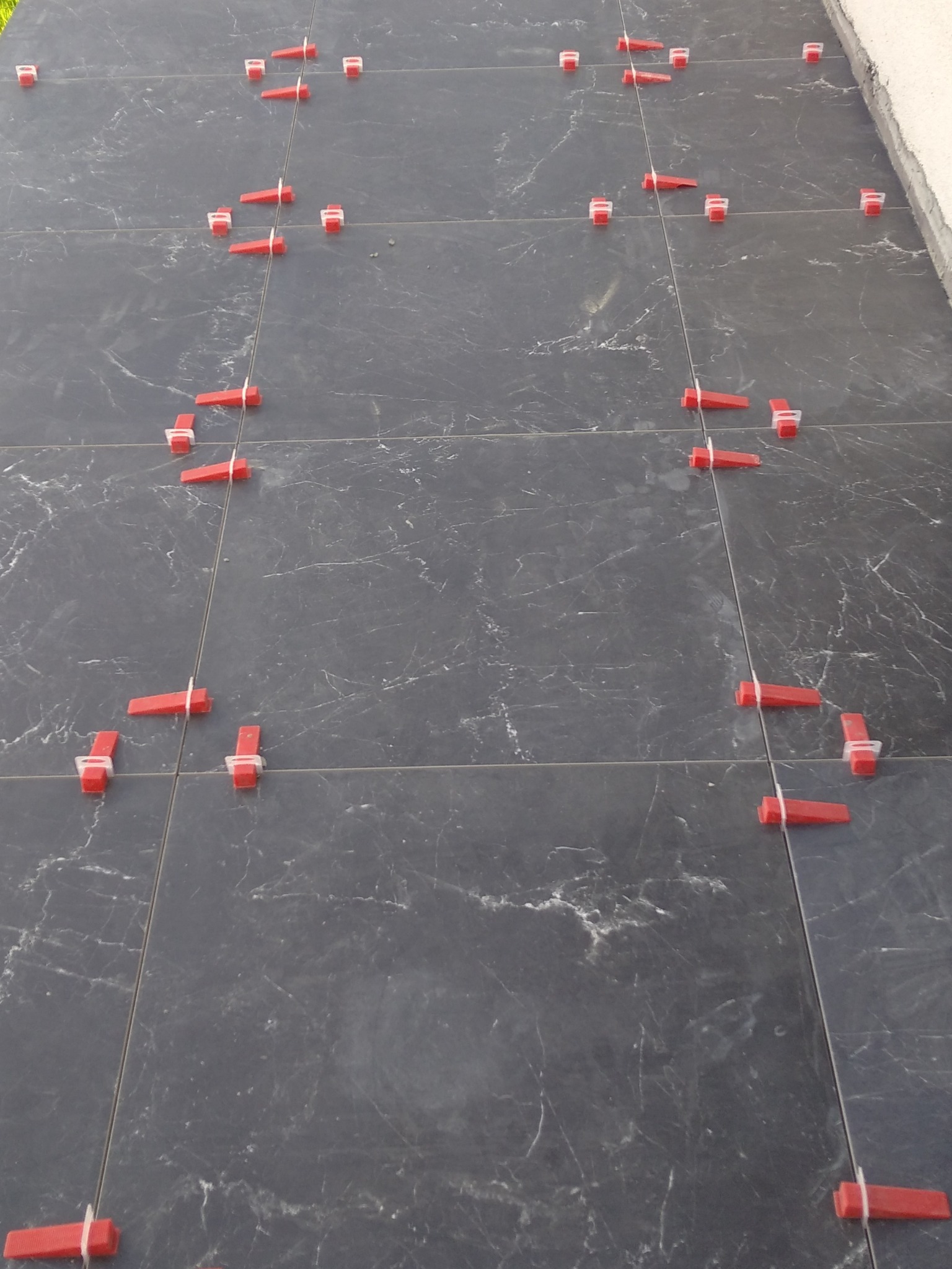 Położenie gresu na tarasie