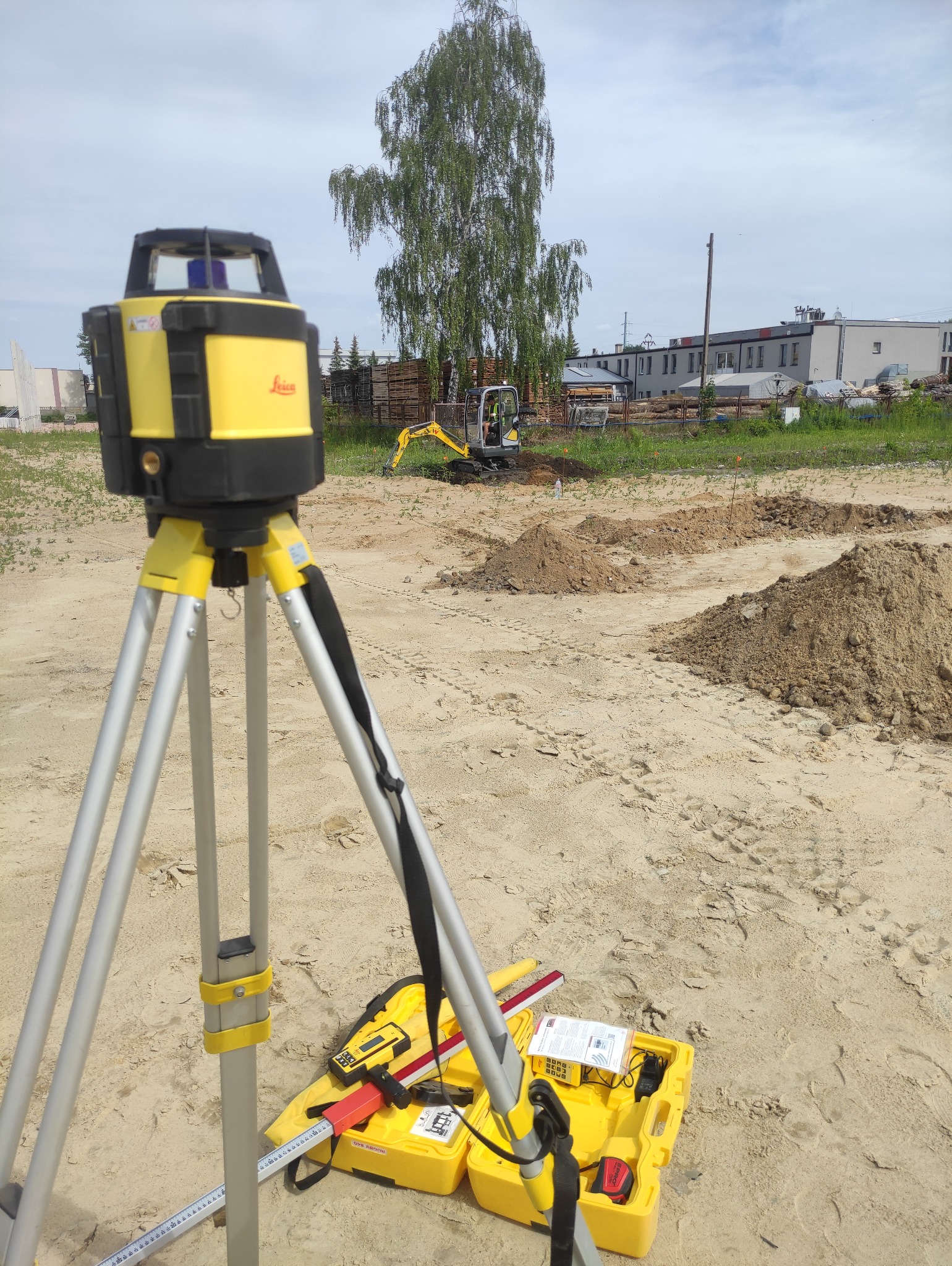 Na wyposażeniu mamy również niwelator.