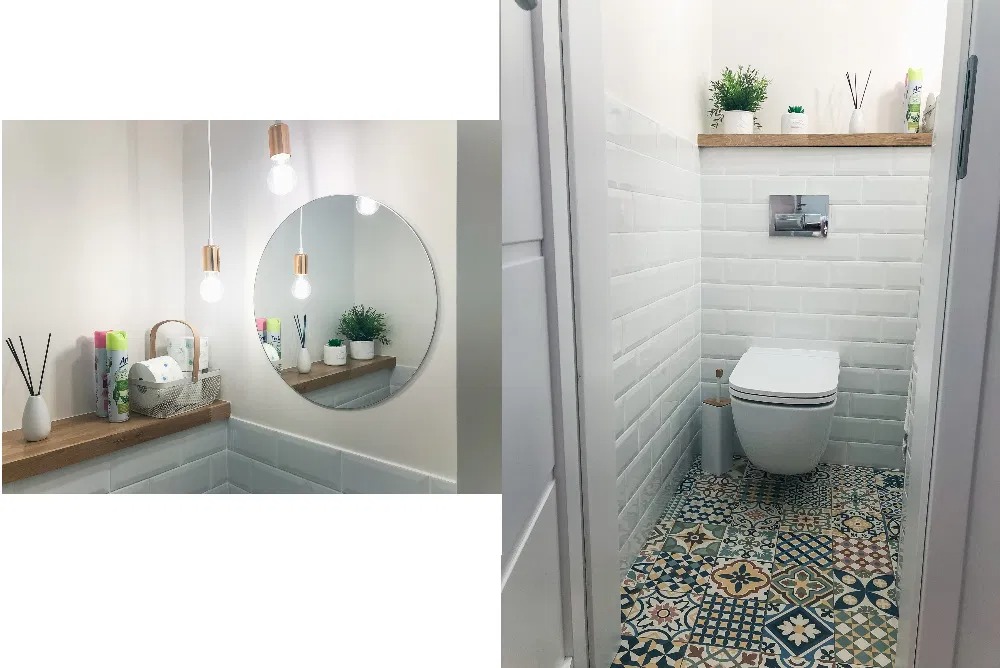 Nowoczesna łazienka z okrągłym lustrem, wiszącymi lampami z miedzianymi detalami i wzorzystą podłogą w stylu patchwork. Na drewnianej półce dekoracje i akcesoria łazienkowe.