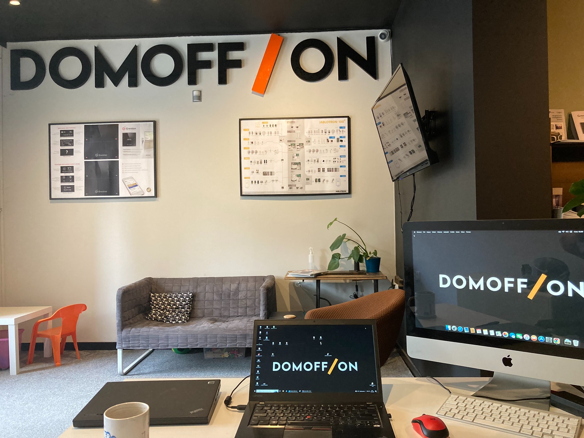 Zapraszamy do naszego showroom gdzie poznacie możliwości systemów smarthome, monitoringu, alarmów.