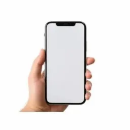 Dłoń trzyma smartfon z białym ekranem na białym tle. Prezentacja aplikacji mobilnej lub strony internetowej na urządzeniu. Minimalistyczne ujęcie.