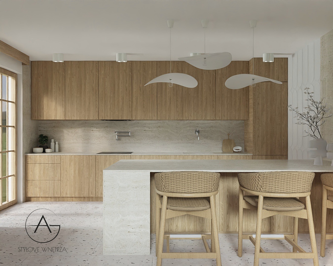 Jasna kuchnia z drewnianymi frontami szafek i wyspą z kamiennym blatem, oświetlona trzema designerskimi lampami w kształcie kapeluszy, z trzema hokerami z plecionymi siedziskami i oparciami.