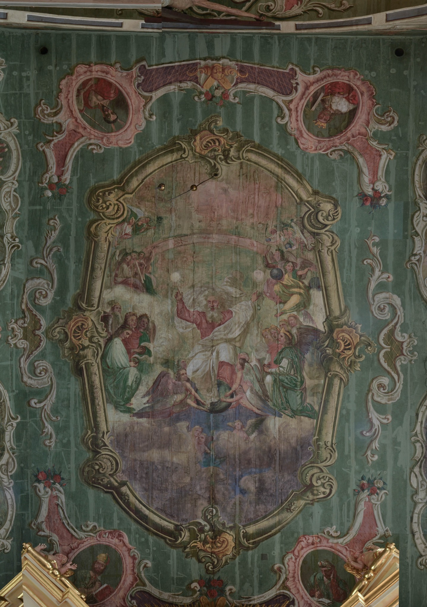 drewniany strop, polichromowany- przed konserwacją