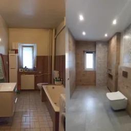 Porównanie stanu łazienki przed i po remoncie: stara, brązowa glazura i wanna kontra nowoczesne, drewnopodobne płytki, podwieszana toaleta i oświetlenie punktowe.