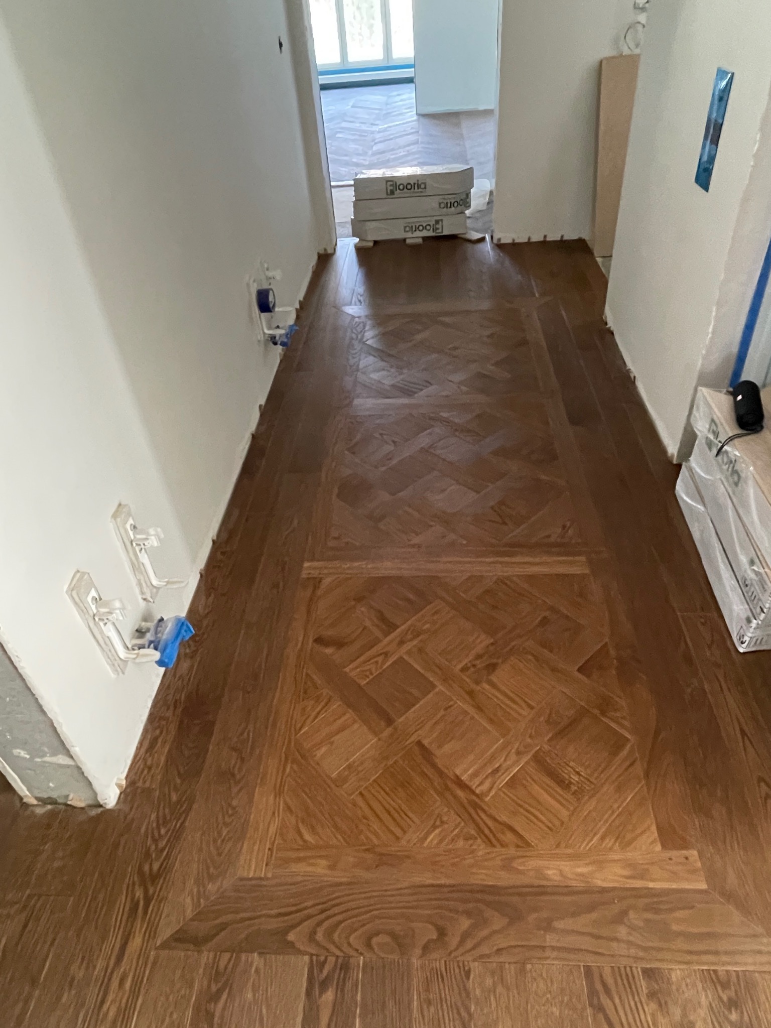 Wzór Wersalski w obrysie