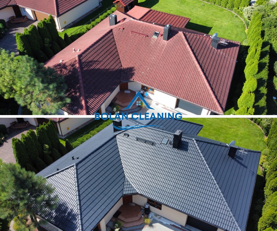 Porównanie dachu przed i po czyszczeniu: górna część z czerwoną dachówką pokryta zabrudzeniami, dolna część z ciemnoszarą dachówką po umyciu, widok z góry, otoczenie zielone drzewa i trawnik.